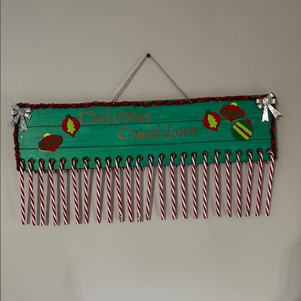 Festive Green Christmas Countdown Calendar